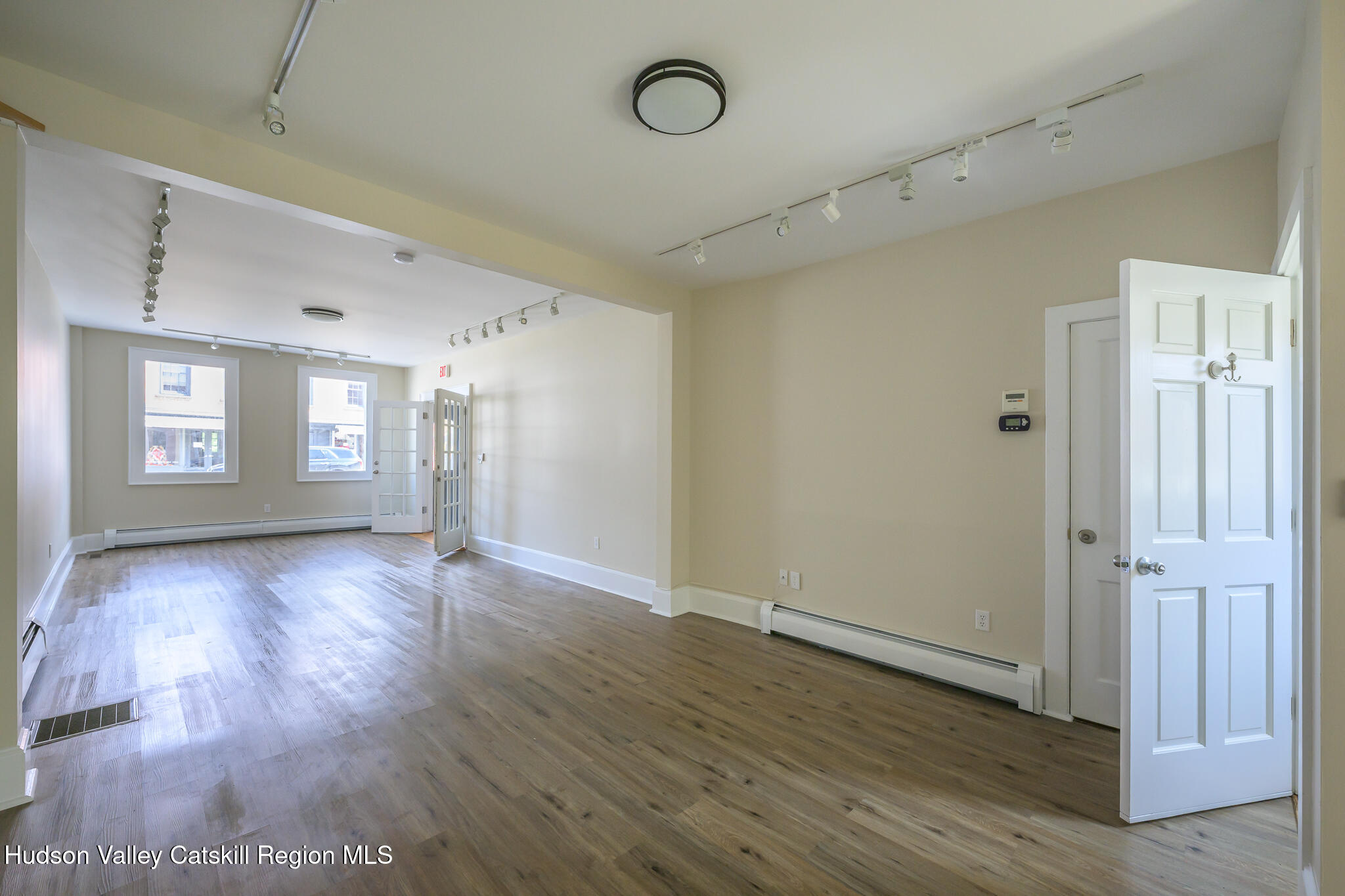237 Warren Street Hudson, NY 12534 - Photo 7 of 40 Screen - 237 Warren St Hudson NY 12534-9