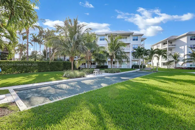 $1,100,000 | 1015 Bay Colony Drive South, Juno Beach, FL 33408