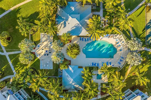 $1,100,000 | 1015 Bay Colony Drive South, Juno Beach, FL 33408