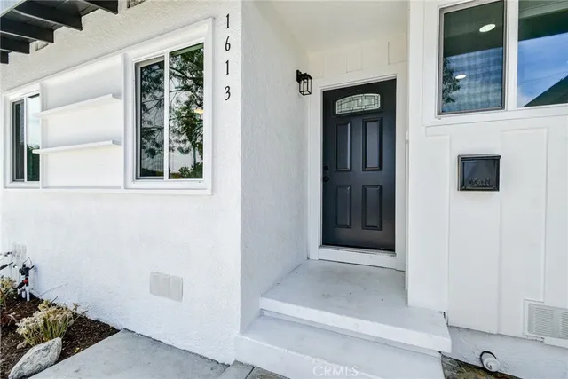 a view of an entryway of the house