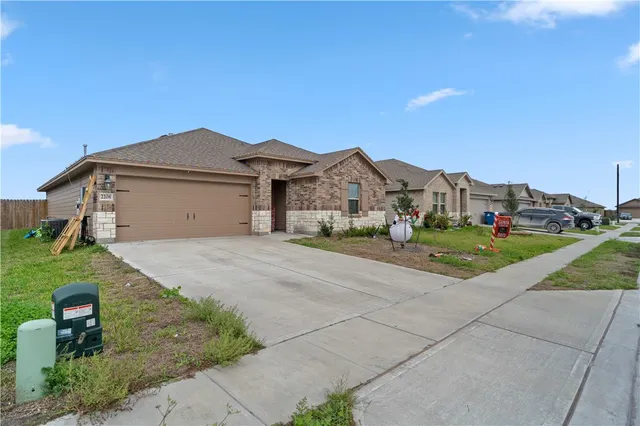 $304,900 | 2208 Medusa Drive, Portland, TX 78374