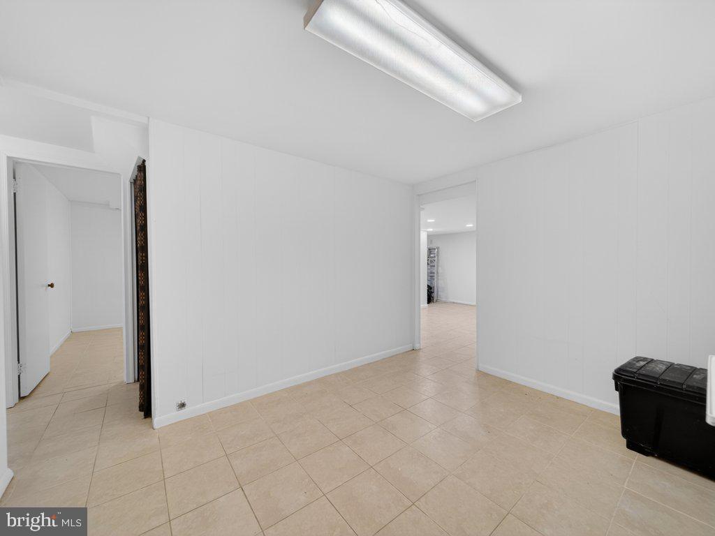 10402 Royalton Terrace Silver Spring, MD 20901 - Photo 23 of 31 laundry area