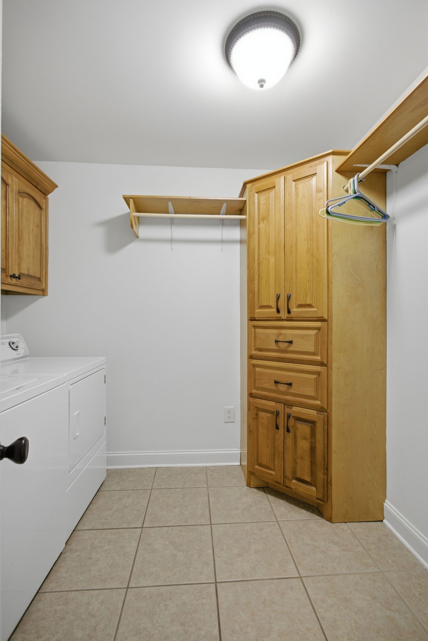 408 Weakley Creek Road Lawrenceburg, TN 38464 - Photo 22 of 41 a view of walk in closet