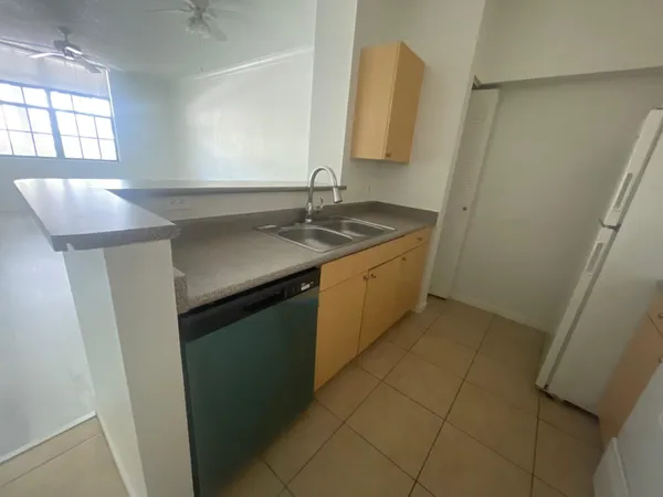 $2,000 | 1900 Van Buren Street, Unit 107B, Hollywood, FL 33020