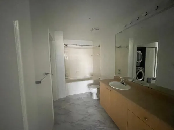 $2,000 | 1900 Van Buren Street, Unit 107B, Hollywood, FL 33020