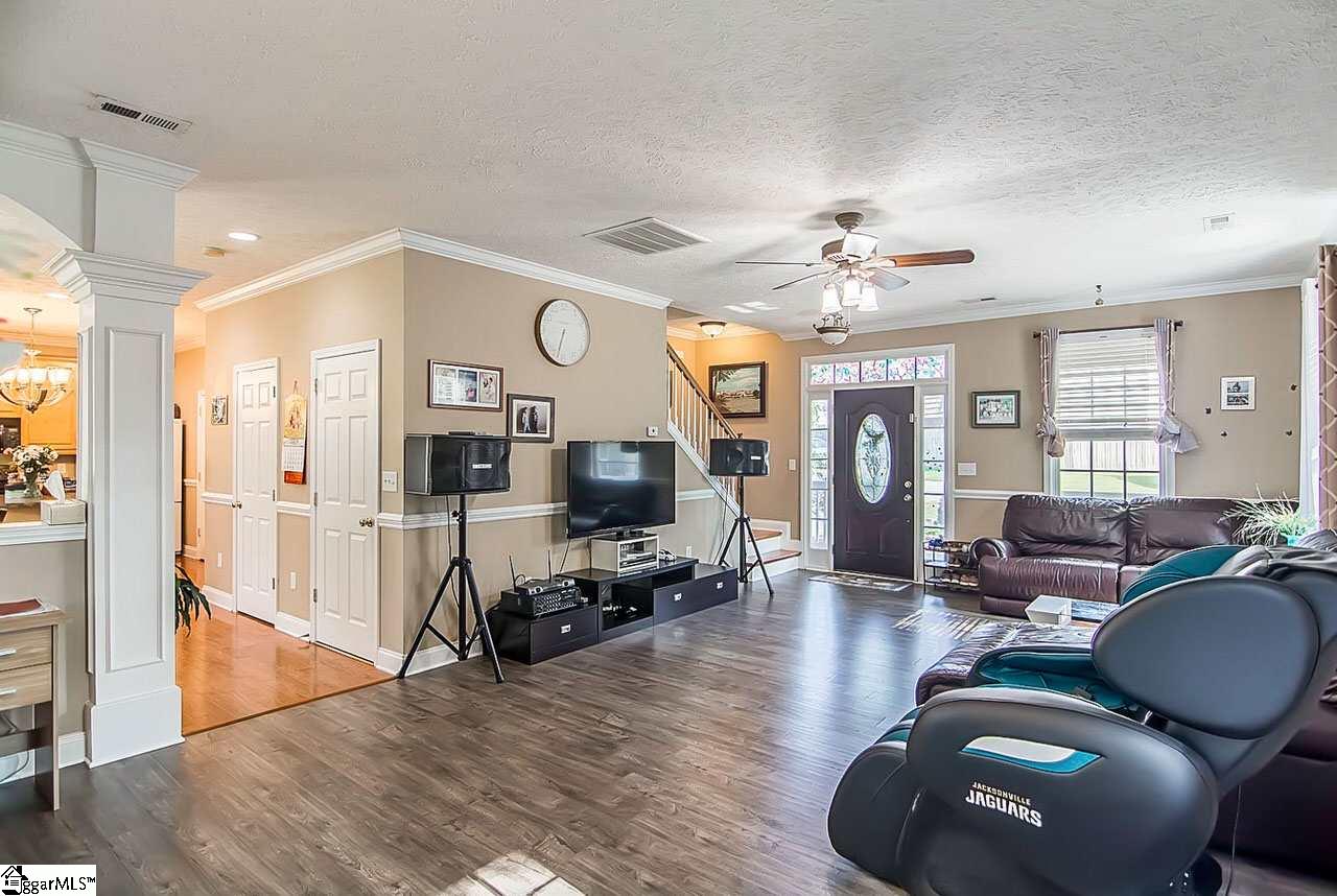 216 Jones Road Taylors, SC 29687 - Photo 4 of 35 Gallery Image 4