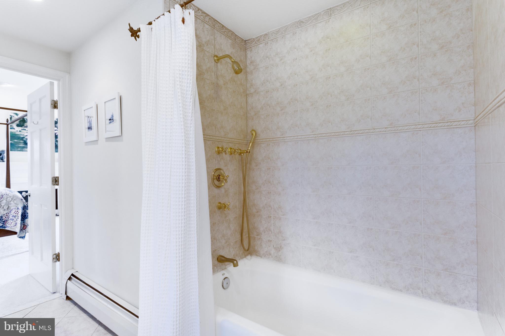 11339 Vale Road Oakton, VA 22124 - Photo 20 of 30 Bath (Master)