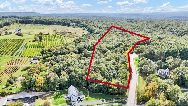 $299,900 | 108 Chamberlain Lane, Glastonbury, CT 06073