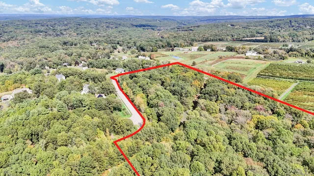 $299,900 | 108 Chamberlain Lane, Glastonbury, CT 06073