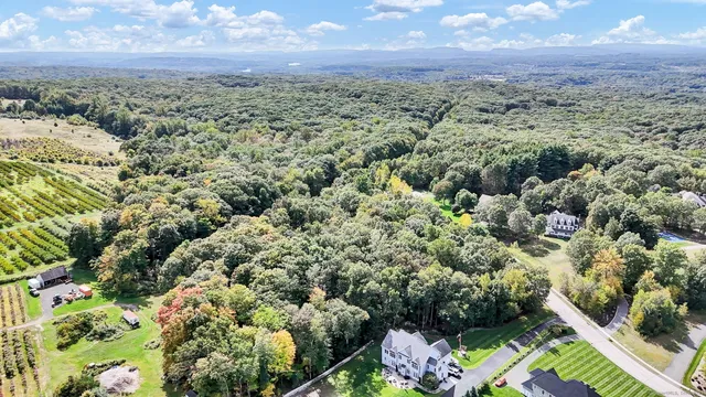 $299,900 | 108 Chamberlain Lane, Glastonbury, CT 06073