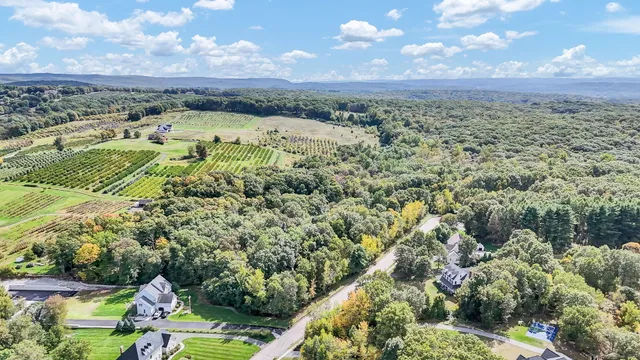 $299,900 | 108 Chamberlain Lane, Glastonbury, CT 06073