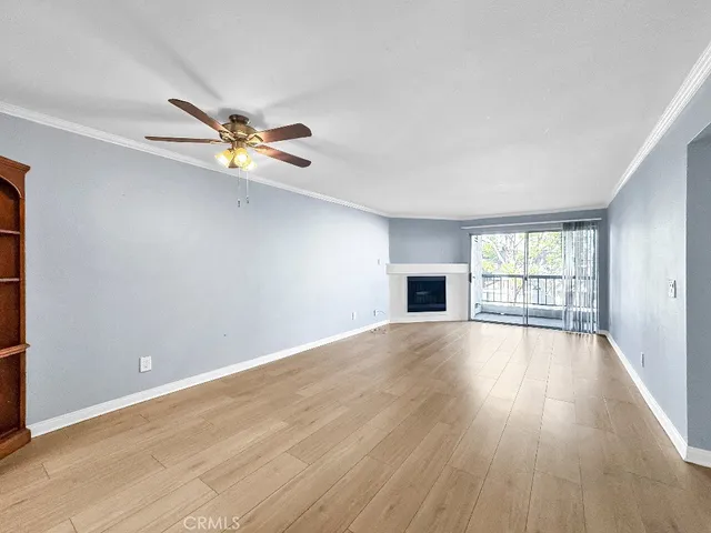 $2,695 | 5500 Owensmouth Avenue, Unit 204, Woodland Hills, CA 91367