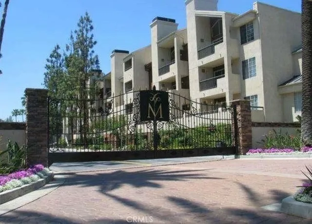 $2,695 | 5500 Owensmouth Avenue, Unit 204, Woodland Hills, CA 91367