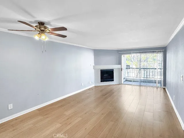 $2,695 | 5500 Owensmouth Avenue, Unit 204, Woodland Hills, CA 91367