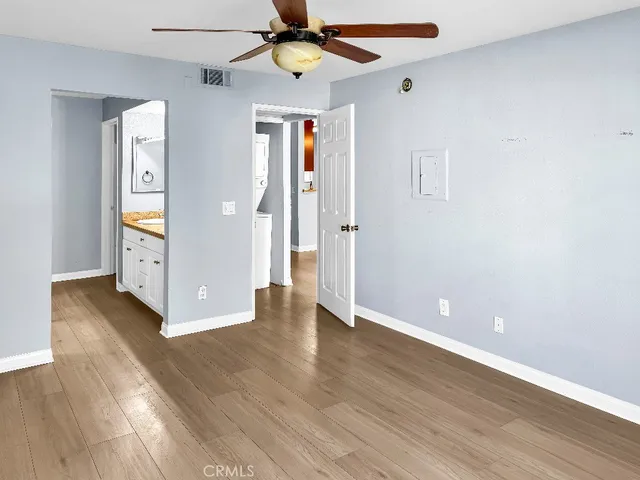 $2,695 | 5500 Owensmouth Avenue, Unit 204, Woodland Hills, CA 91367