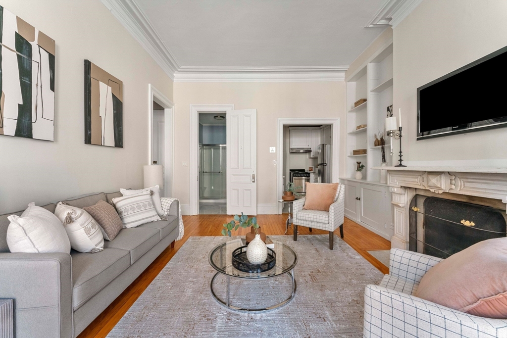 119 Marlborough Street, Unit 6 Boston, MA 02116 - Photo 3 of 19