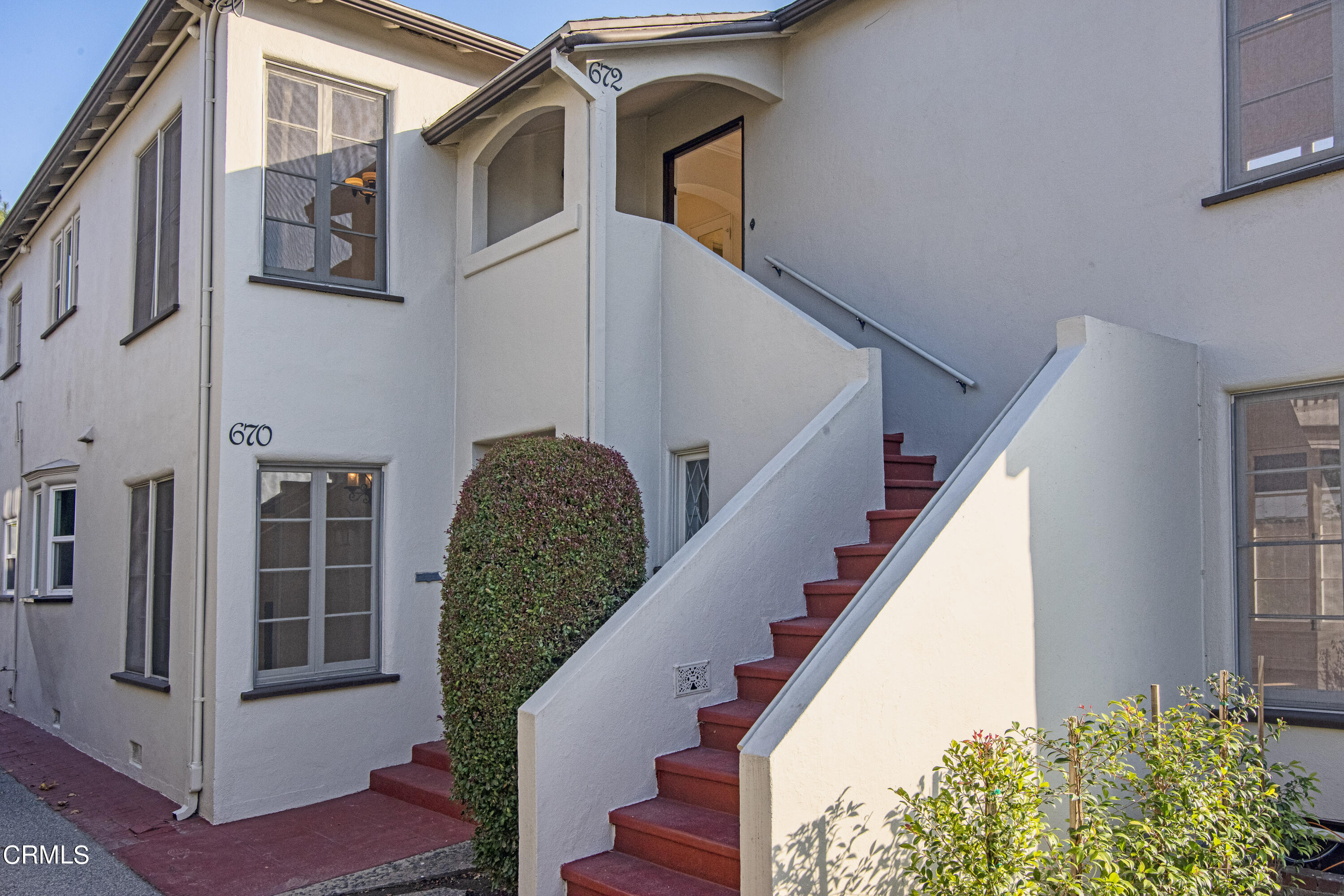 Tìm kiếm một ngôi nhà đẹp tại Pasadena, CA 91106? Hình ảnh rực rỡ và hấp dẫn này sẽ giúp bạn tìm được ngôi nhà mơ ước của mình. Tận hưởng không gian sinh hoạt tuyệt vời và sự tiện nghi đầy đủ tại nơi đây. 