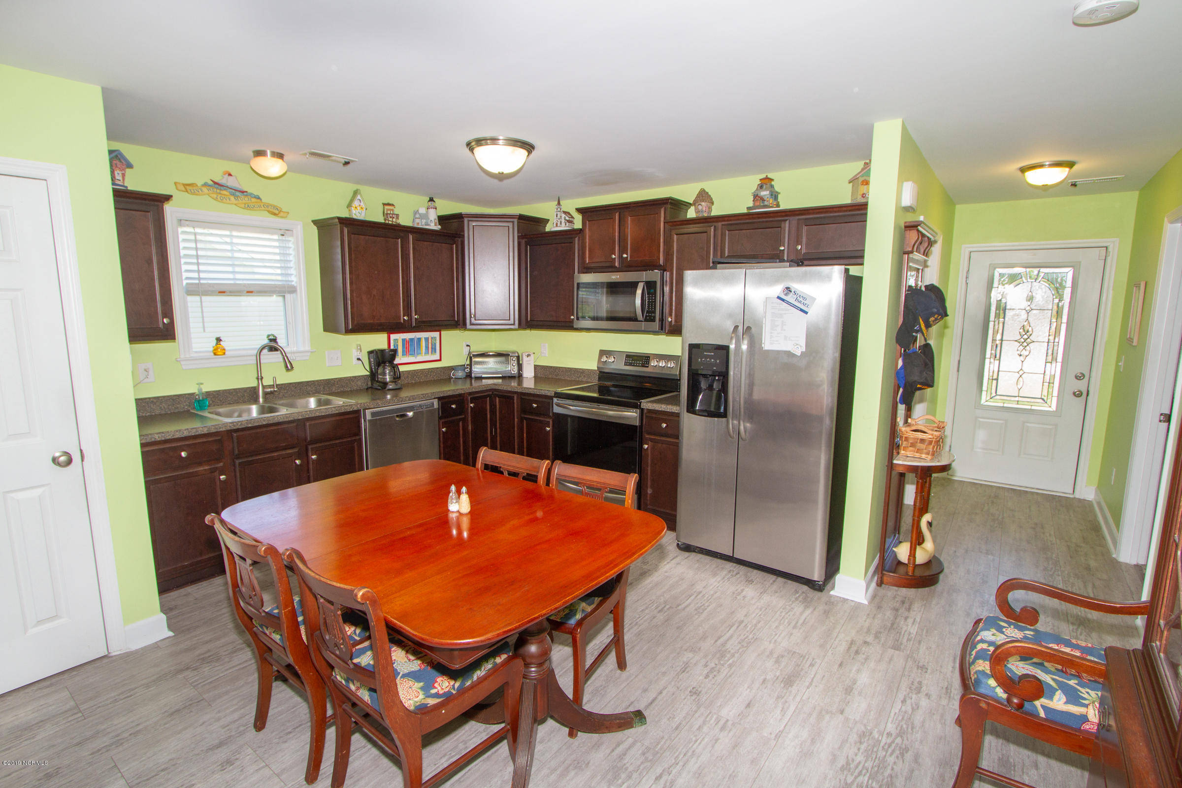 168 Pine Hollow Road Holly Ridge, NC 28445 - Photo 3 of 29 3 kitchen