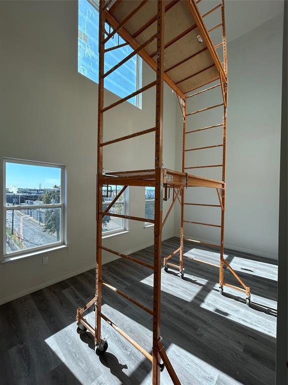 1401 Seegar Street Dallas, TX 75215 - Photo 3 of 17 a view of entryway
