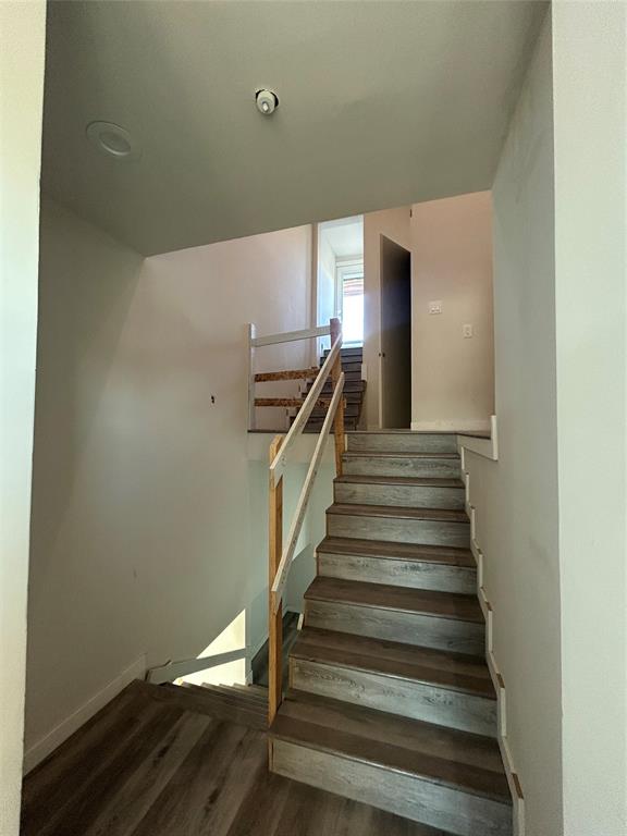 1401 Seegar Street Dallas, TX 75215 - Photo 6 of 17 a view of entryway