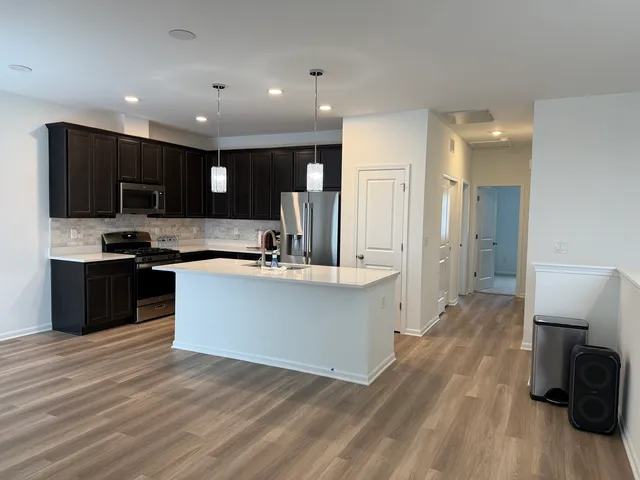 $2,950 | 287 Kingsport Drive, South Elgin, IL 60177