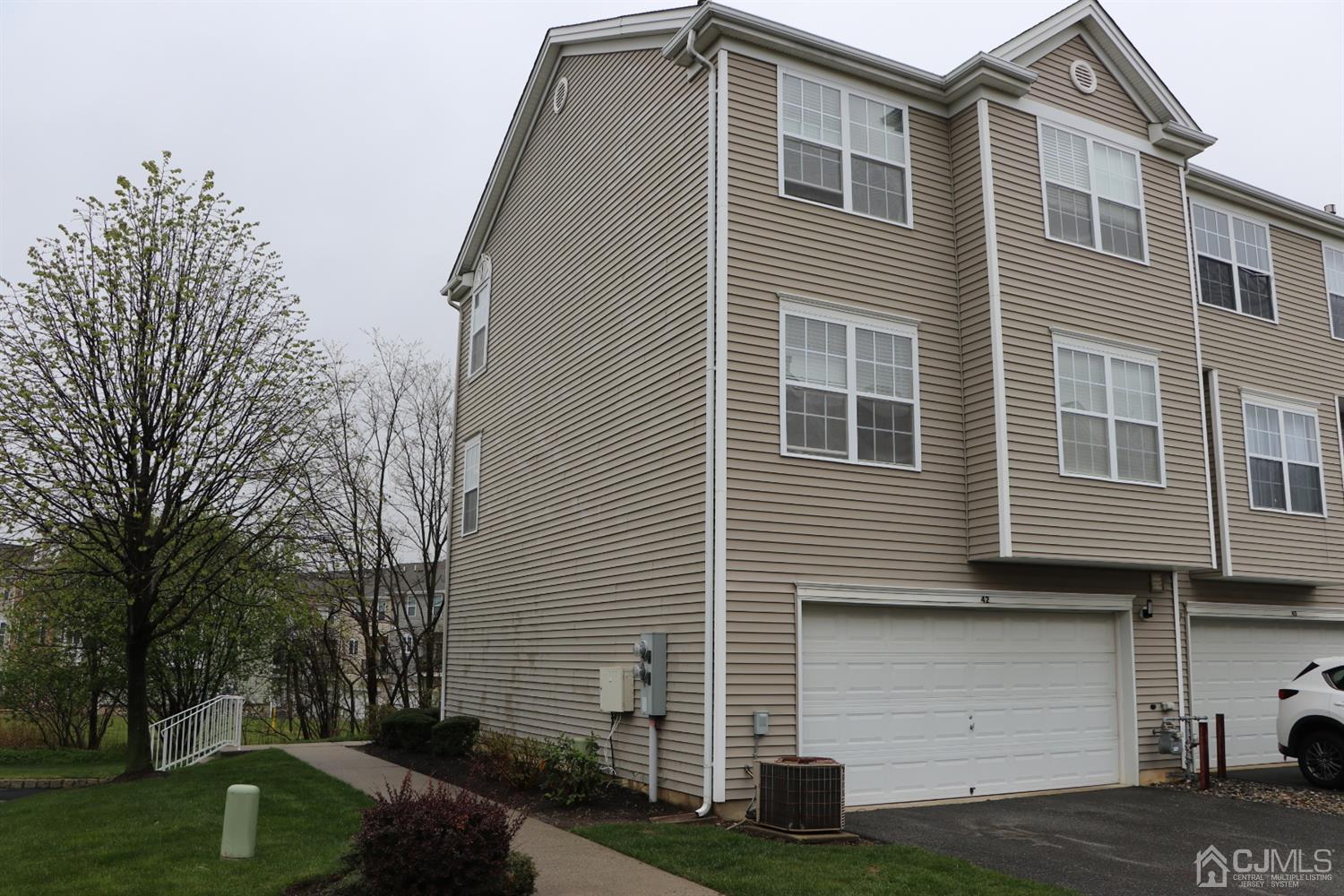 42 Rojewski Way Sayreville, NJ 08859 - Photo 2 of 30 Gallery Image 2