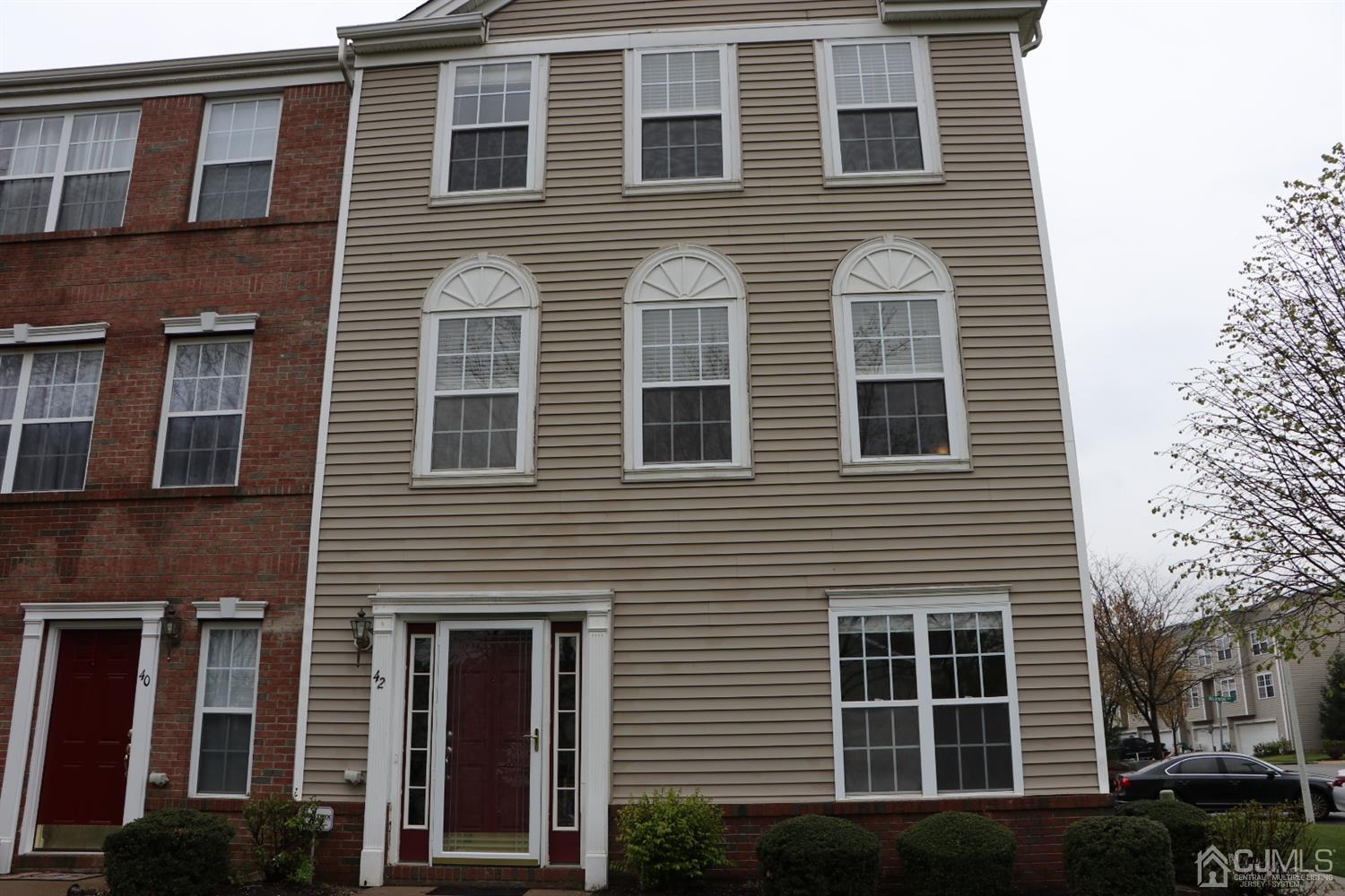 42 Rojewski Way Sayreville, NJ 08859 - Photo 3 of 30 Gallery Image 3