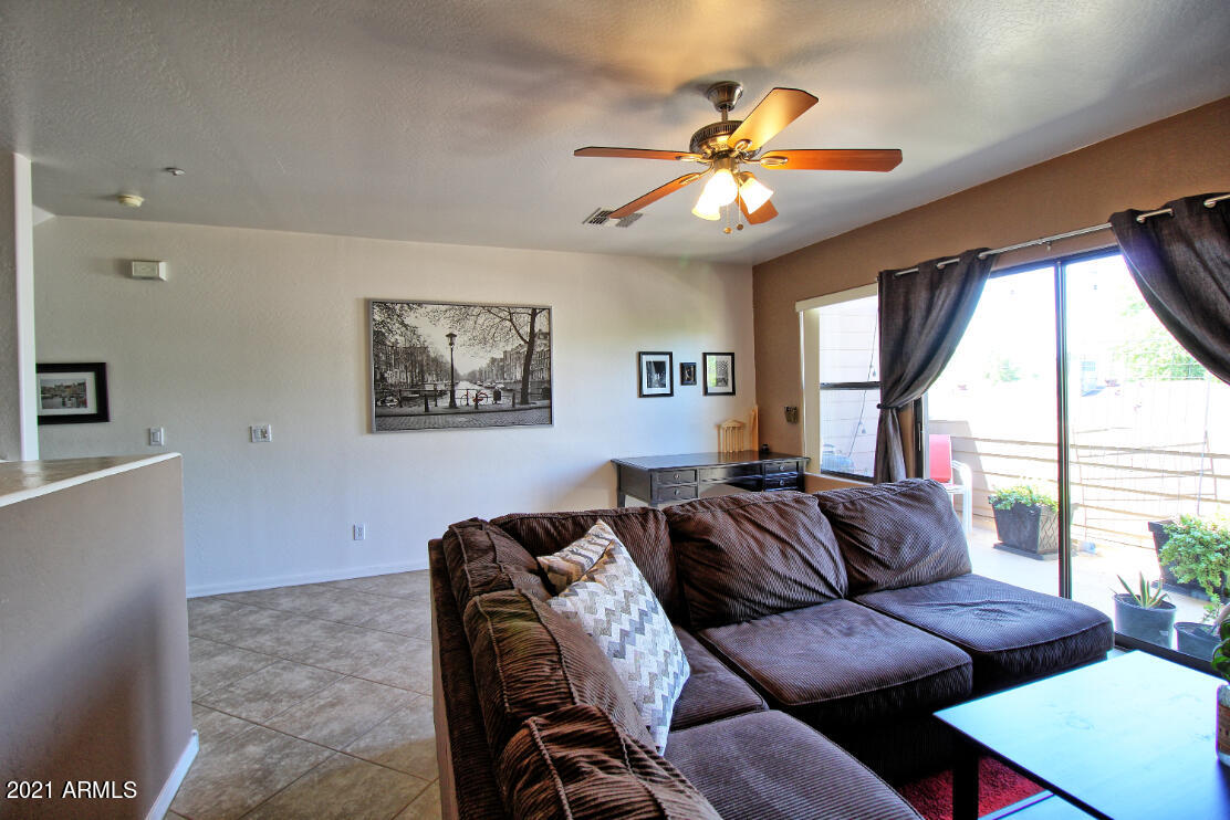 710 South Beck Avenue Tempe, AZ 85281 - Photo 12 of 20 Livingroom2