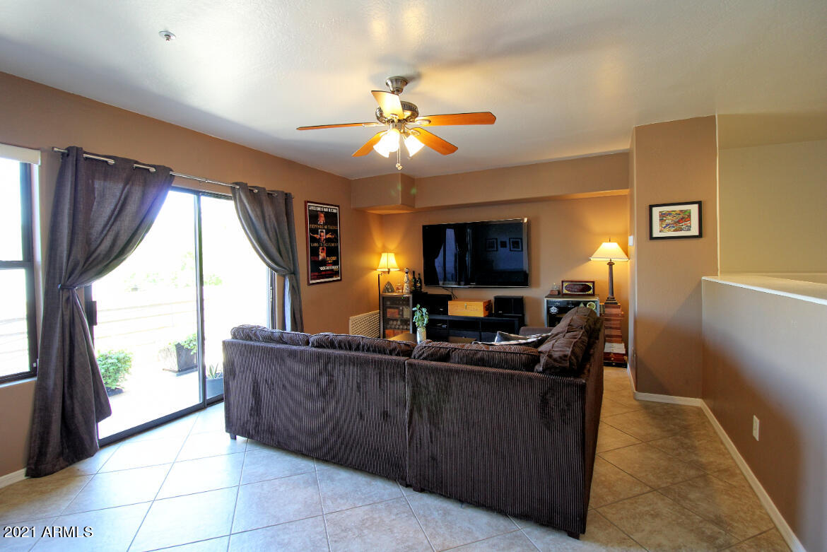 710 South Beck Avenue Tempe, AZ 85281 - Photo 13 of 20 Livingroom1
