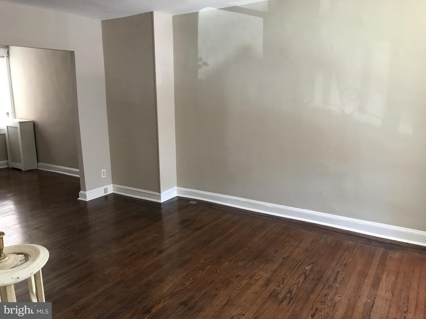 7133 Seaford Road Upper Darby, PA 19082 - Photo 5 of 20 Living Room