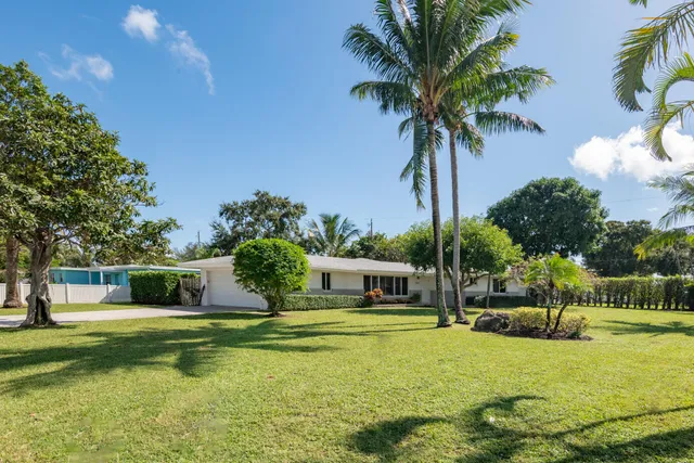 $774,950 | 7504 Pine Tree Lane, Lake Clarke Shores, FL 33406