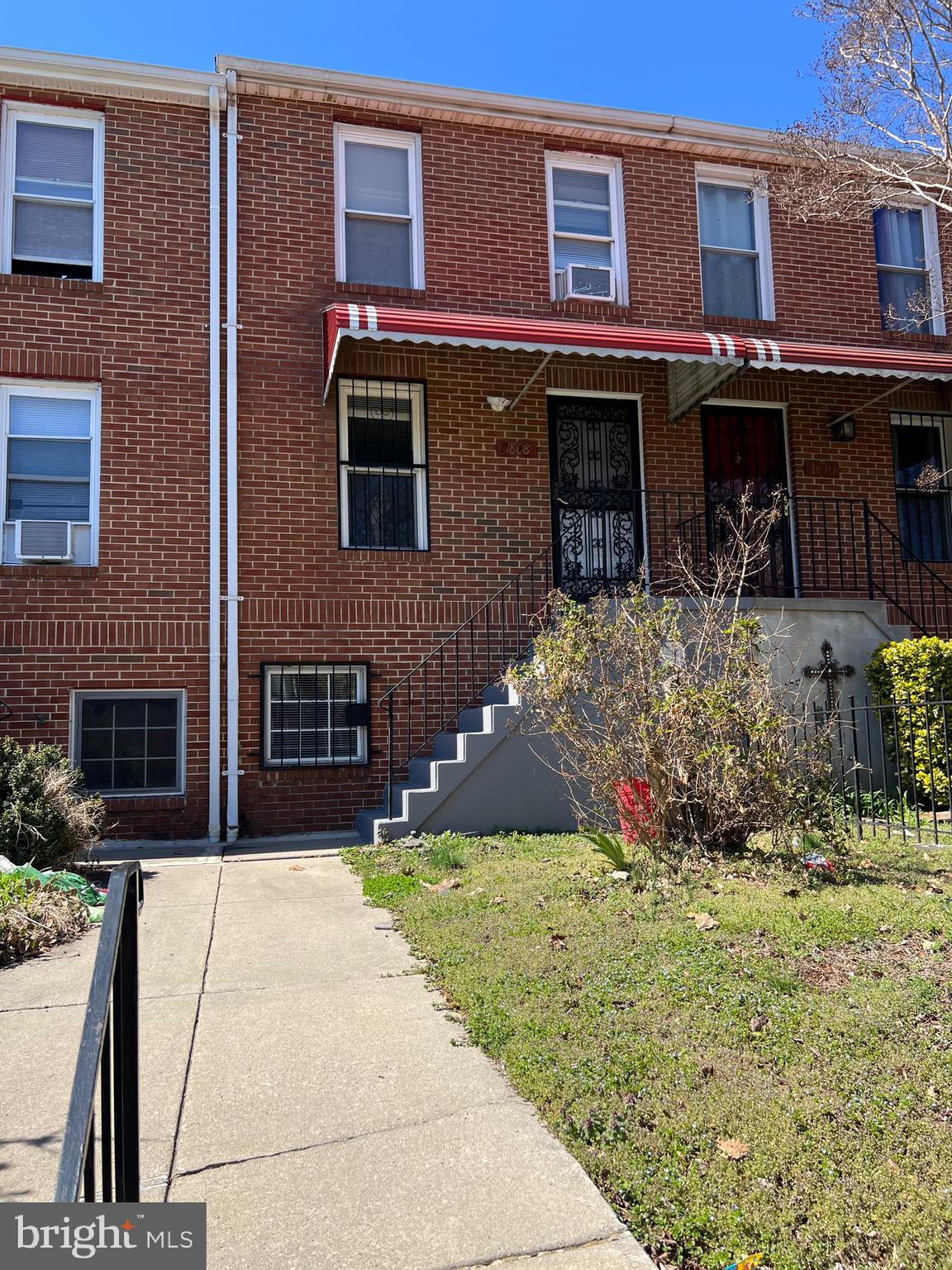a front view of house with yard