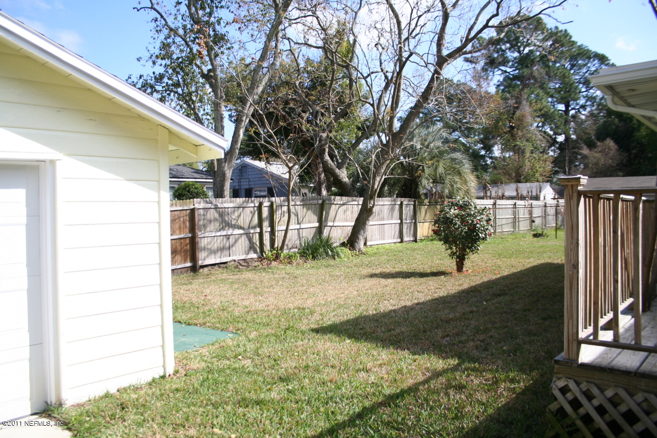 2123 Traymore Road Jacksonville, FL 32207 - Photo 3 of 29 Large Backyard