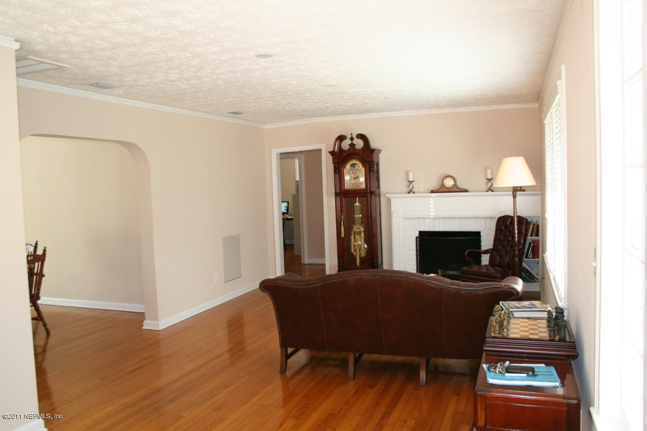 2123 Traymore Road Jacksonville, FL 32207 - Photo 7 of 29 Living Room w/ Gorgeous Hardwood Floors