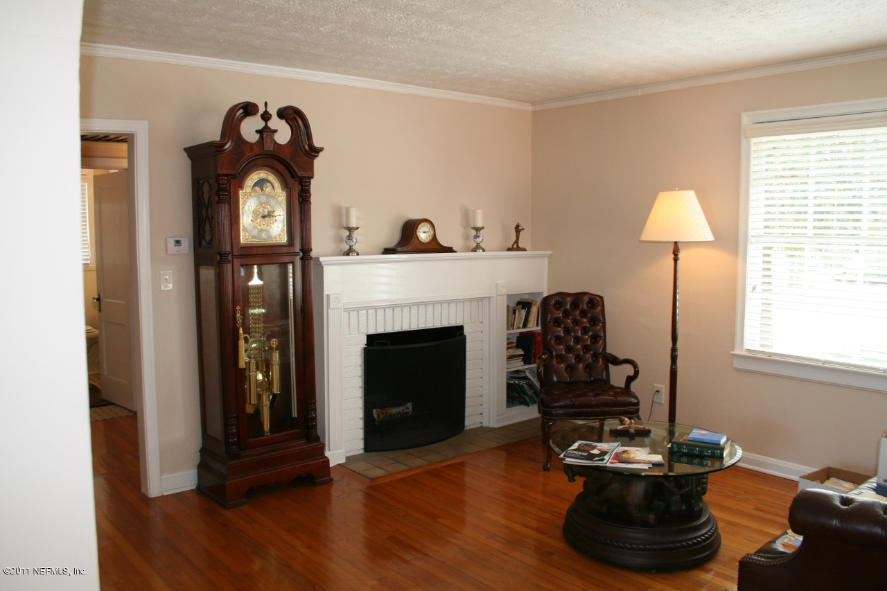 2123 Traymore Road Jacksonville, FL 32207 - Photo 10 of 29 Woodburning Fireplace in Living Room