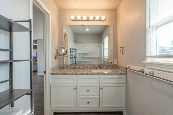 $2,650 | 442 Pompano Street, Bayou Vista, TX 77563