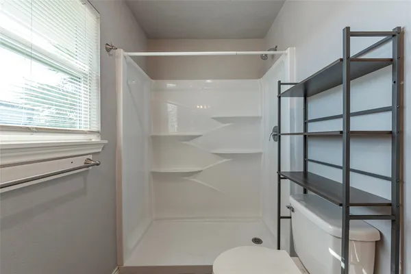 $2,650 | 442 Pompano Street, Bayou Vista, TX 77563