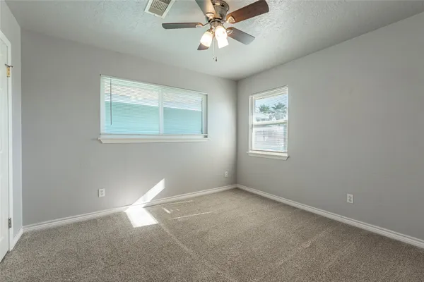 $2,650 | 442 Pompano Street, Bayou Vista, TX 77563