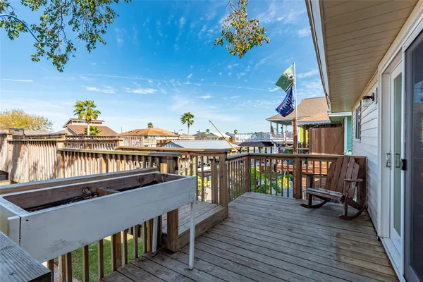 $2,650 | 442 Pompano Street, Bayou Vista, TX 77563