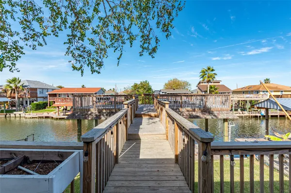 $2,650 | 442 Pompano Street, Bayou Vista, TX 77563