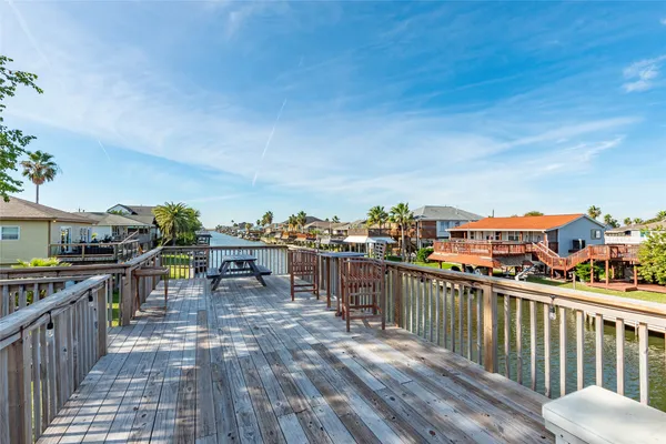 $2,650 | 442 Pompano Street, Bayou Vista, TX 77563