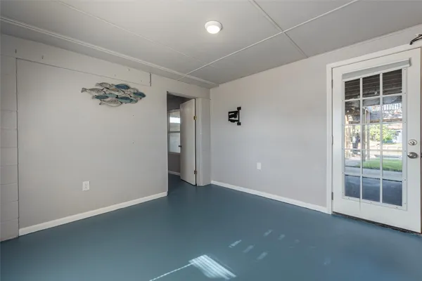 $2,650 | 442 Pompano Street, Bayou Vista, TX 77563