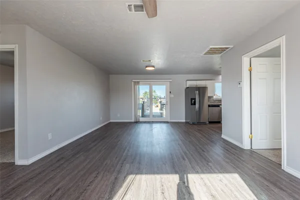 $2,650 | 442 Pompano Street, Bayou Vista, TX 77563