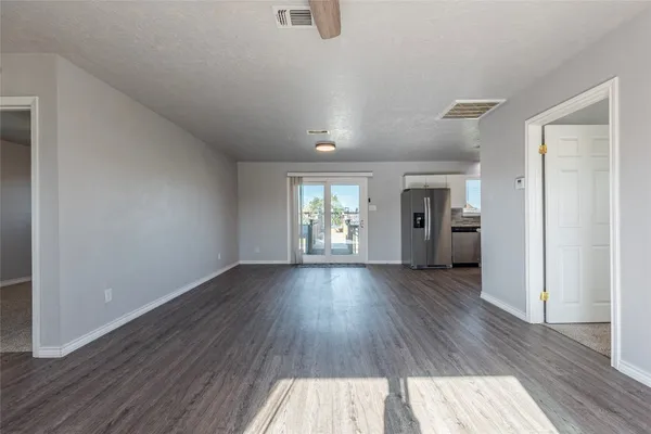 $2,650 | 442 Pompano Street, Bayou Vista, TX 77563