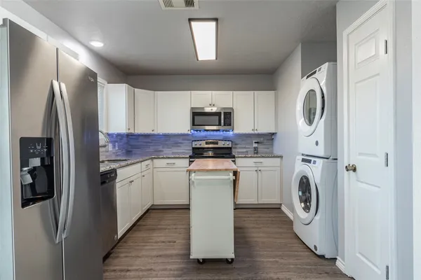 $2,650 | 442 Pompano Street, Bayou Vista, TX 77563