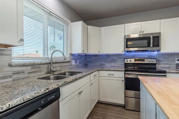 $2,650 | 442 Pompano Street, Bayou Vista, TX 77563