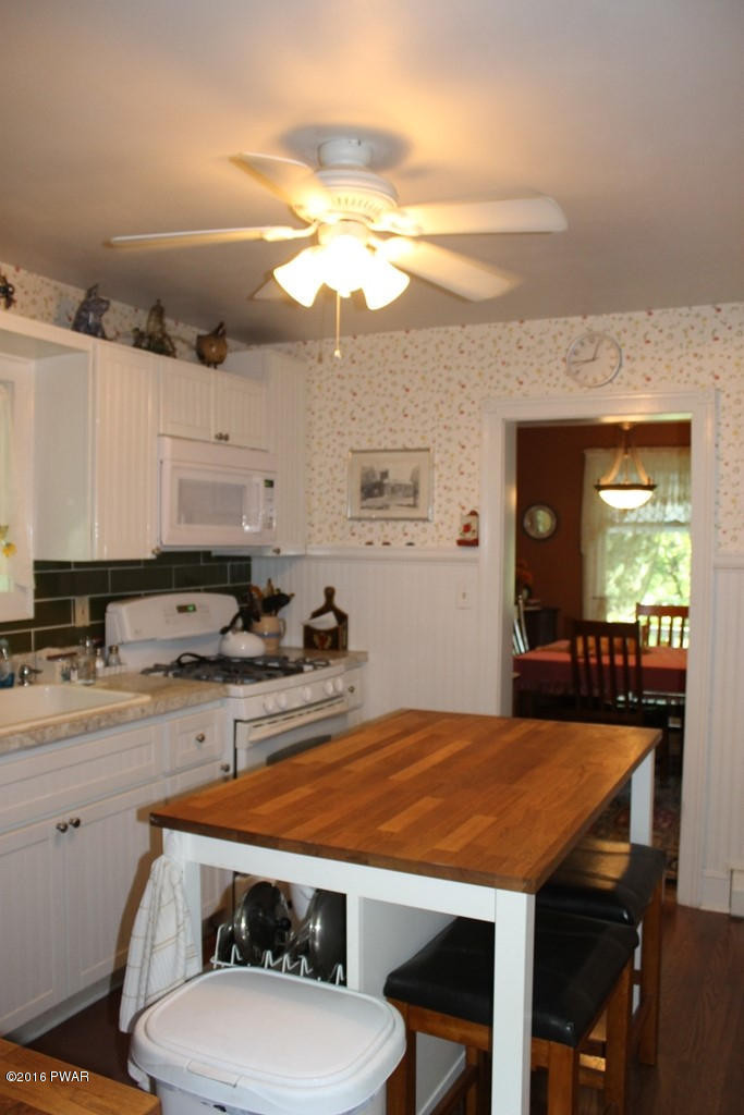 325 Rowe Street Hawley, PA 18428 - Photo 16 of 37