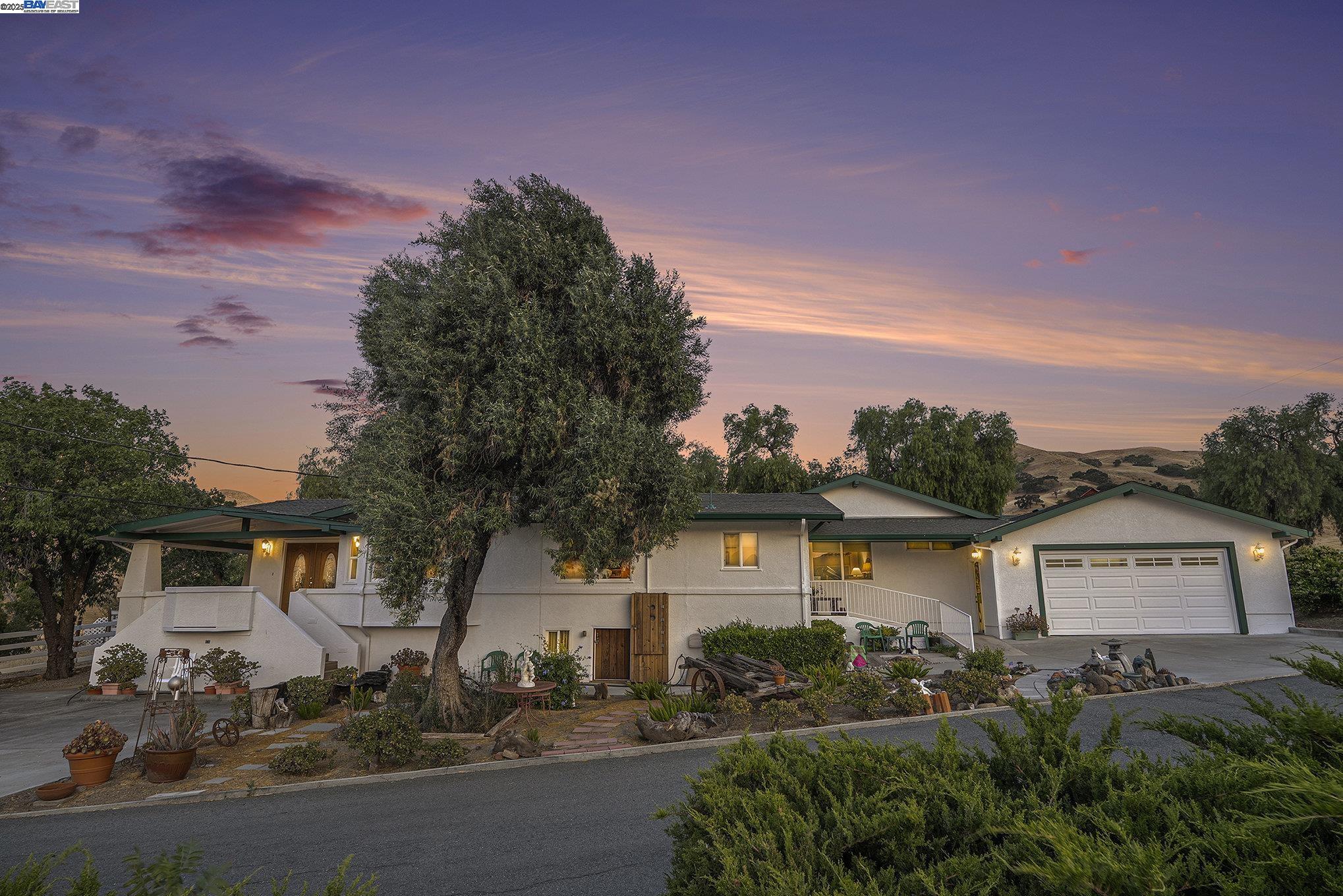 5799 Nortonville Road Pittsburg, CA 94565 - Photo 55 of 59 a front view of a house with garden