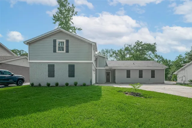 a view of a house with a yard and plants
