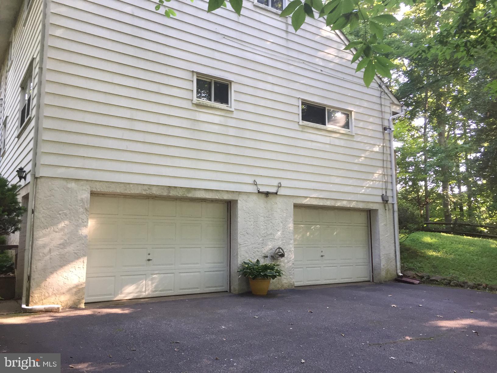 5510 Chelsea Road Aston, PA 19014 - Photo 4 of 31 2 Car Garage